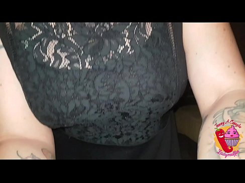 ❤️ Mae llyschwaer Slutty yn rhoi blowjob iddo a Sbaeneg ️ Fideos rhyw wrthon ni ️❤